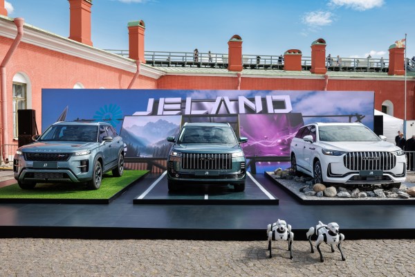 Jeland показал флагманский кроссовер J8 в Петербурге